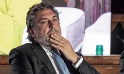 Maglia rosa di Mediatrends a Carlo Cimbri