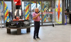 Maglia rosa di Mediatrends a Df Sport Specialist