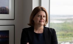 Sally Buzbee lascia il timone del Washington Post
