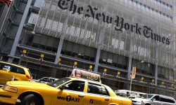 The_New_York_Times_(2499903005)_free_Wikimedia_Commons