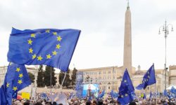 Piazza per l'Europa - foto da Paola Zamboni Piazza del Popolo Roma 1 tagliata per copertina