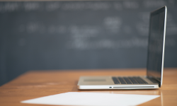 Canva free school scuola AI IA tech pc