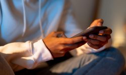 pexels-cottonbro-6698737_free_pexels_free_photo_app_smartphone