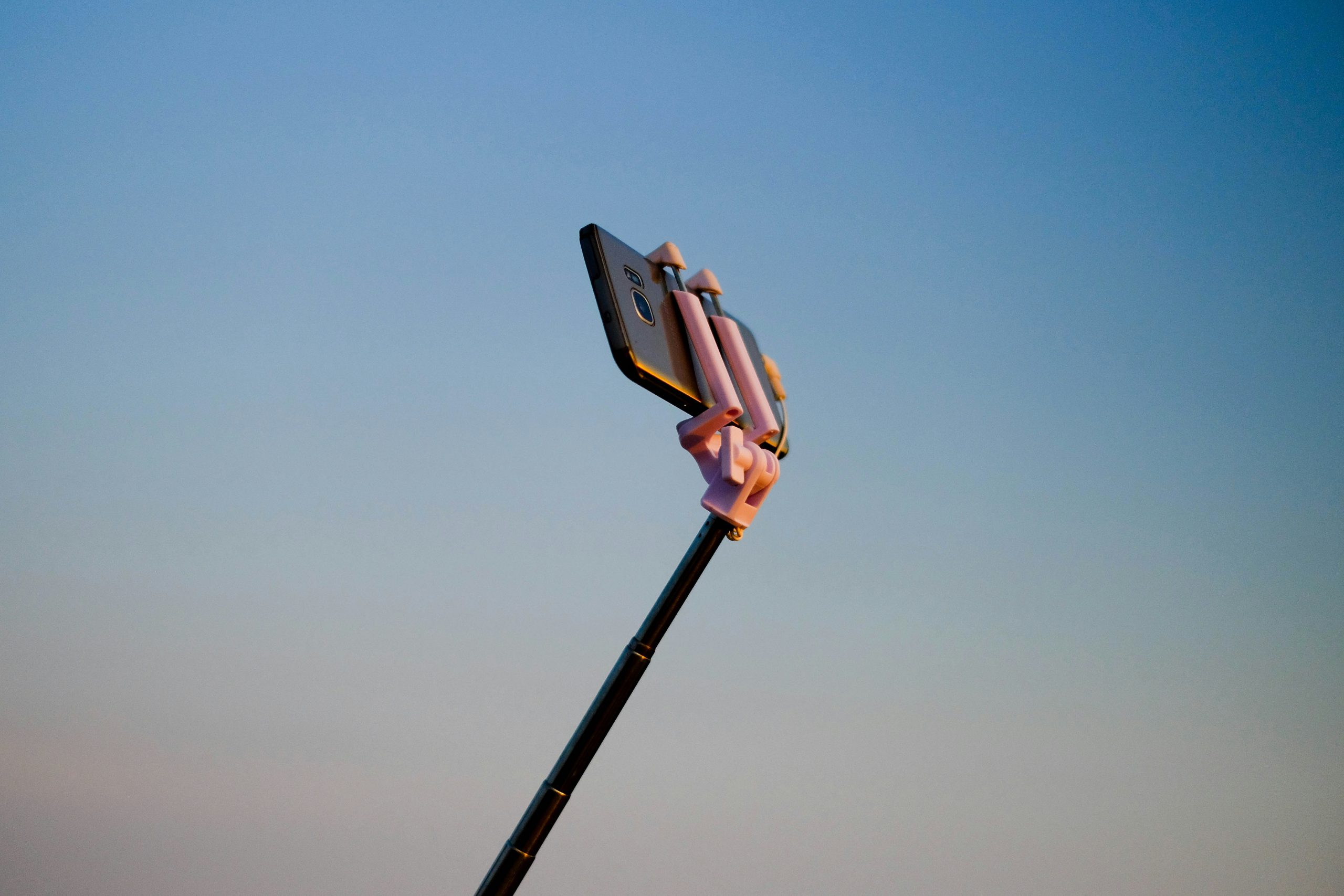 steve-gale-e7jq0NH9Fbg-unsplash_free_photo