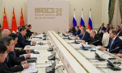 Meeting_between_Xi_Jinping_and_Vladimir_Putin_at_2024_BRICS_Summit_free_Wikimedia_commons_cina_russia