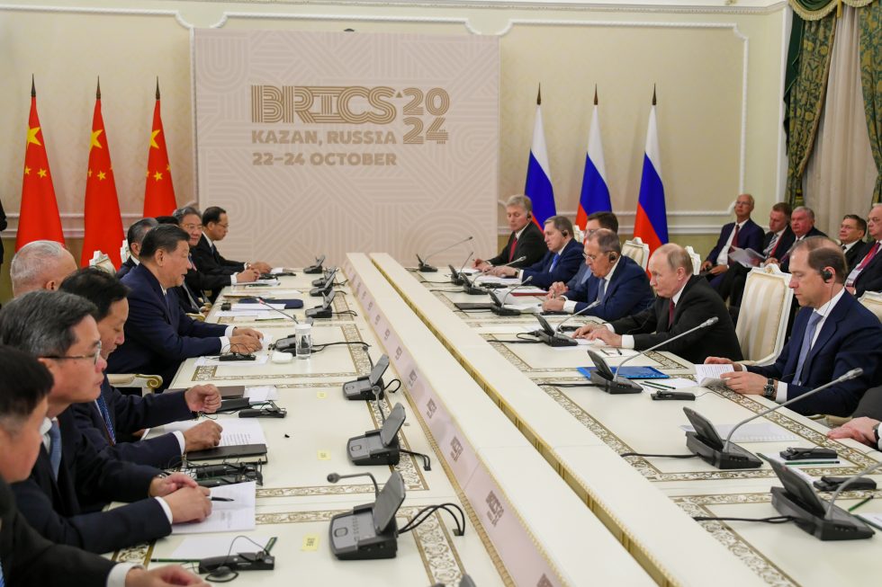 Meeting_between_Xi_Jinping_and_Vladimir_Putin_at_2024_BRICS_Summit_free_Wikimedia_commons_cina_russia