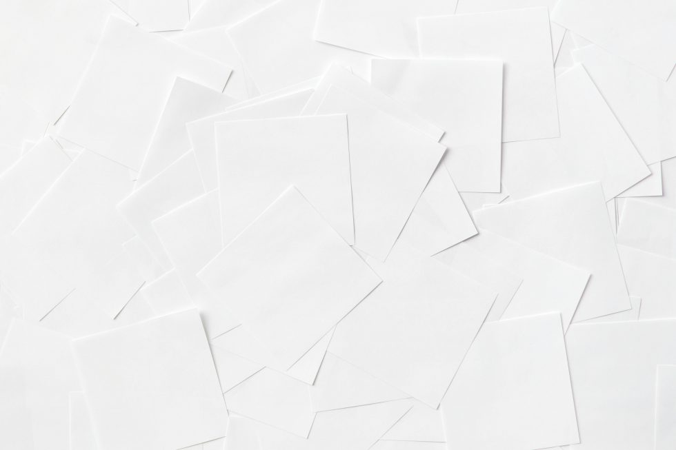 pexels-ds-stories-6991360_foglio bianco fogli bianchi white papers free Pexels