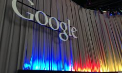 Google_stage,_logo,_and_colored_lights_wikimedia_commons_free_2014