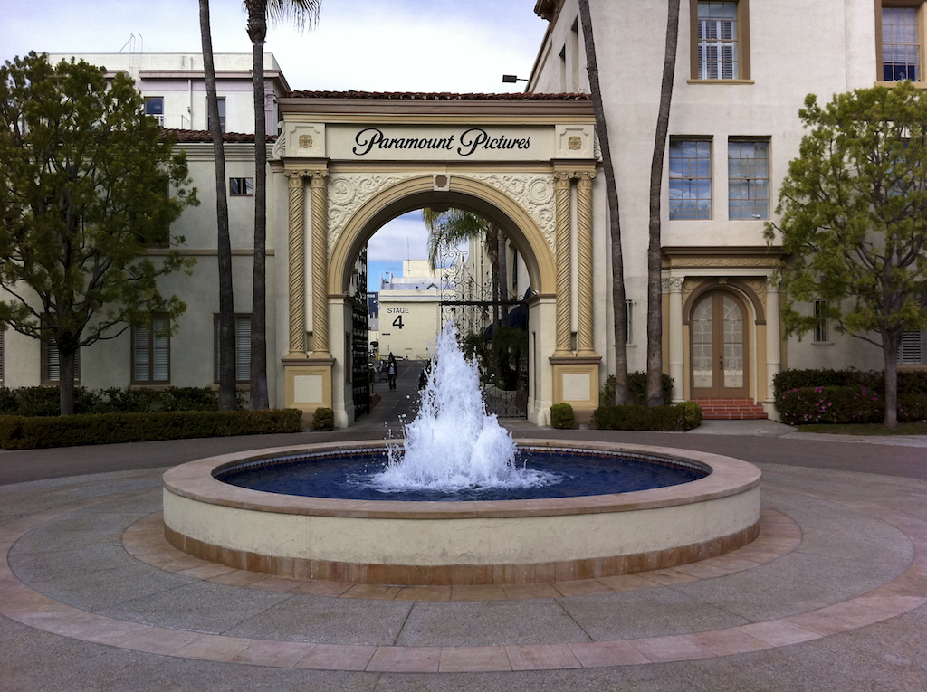 Paramount_entrance_free_Flickr