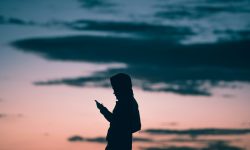 jerry-zhang-ZLqMq_YmQio-unsplash_free_user_smartphone_social_media