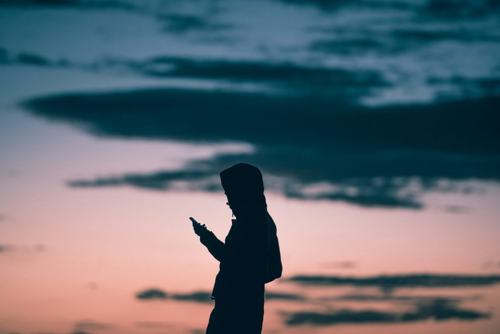 jerry-zhang-ZLqMq_YmQio-unsplash_free_user_smartphone_social_media