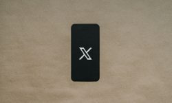 kelly-sikkema--OqtbMSPN7c-unsplash_x_social_media_Elon_Musk_free