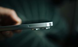 free_Unsplash_smartphone_social_sam-grozyan-6RB75V2Rmu4-unsplash