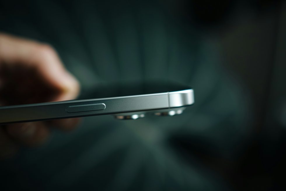 free_Unsplash_smartphone_social_sam-grozyan-6RB75V2Rmu4-unsplash