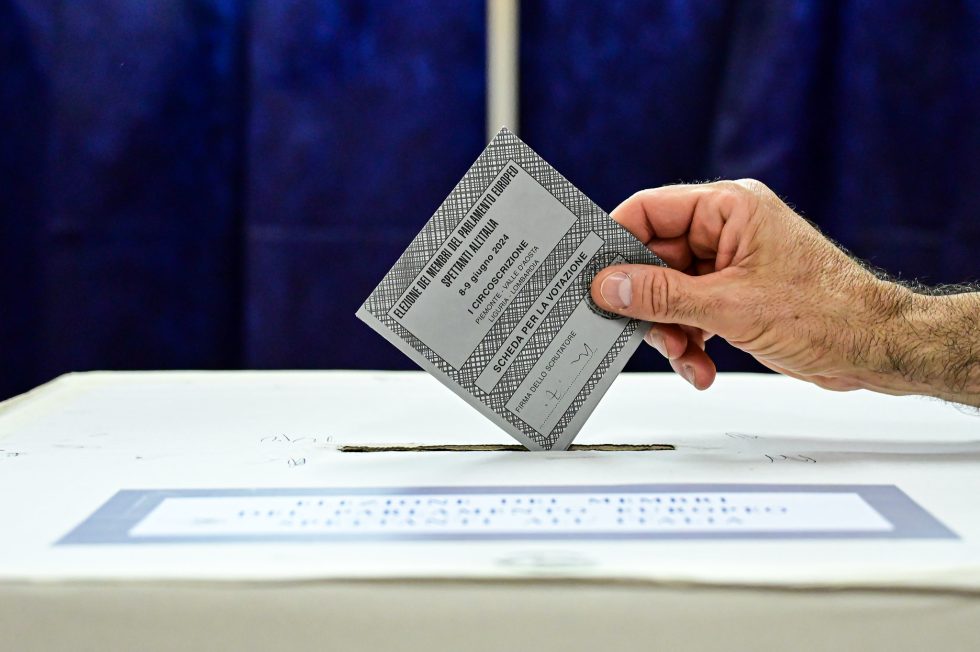 Free photo Flickr_EU Elections 2024 - Voting in Milan Ambiance shots of polling stations during the 2024 elections for the European Parliament, in Milan, Italy.