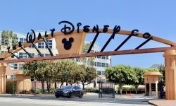 Walt_Disney_Studios_Alameda_Entrance_free_Wikipedia