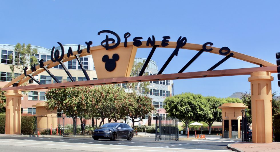 Walt_Disney_Studios_Alameda_Entrance_free_Wikipedia