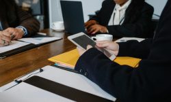Pexels free photo company azienda società board tech https://www.pexels.com/photo/crop-multiethnic-colleagues-working-in-office-5668527/