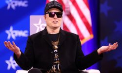 Elon_Musk_(54348704457)_free_Wikimedia_Commons