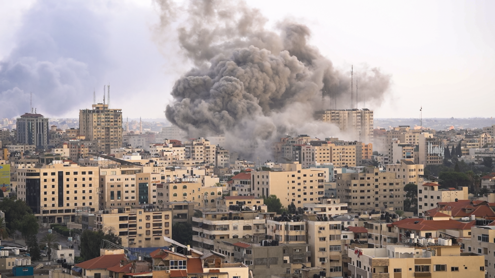 Israeli_airstrike_on_Gaza_Strip_during_Gaza_War_23-25_free_Wikimedia