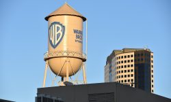 Warner_Bros._Studios_Water_Tower_2020_free_Wikimedia