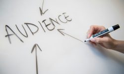 free_unsplash_marketing_AI_comunicazione_PR_melanie-deziel-U33fHryBYBU-unsplash