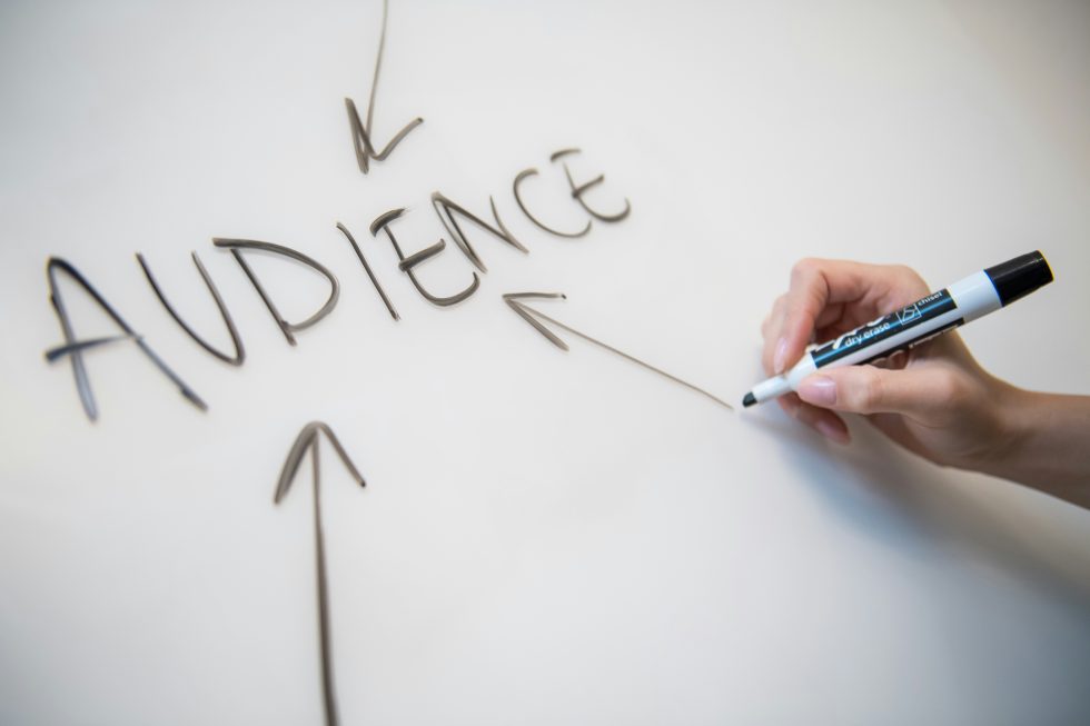 free_unsplash_marketing_AI_comunicazione_PR_melanie-deziel-U33fHryBYBU-unsplash