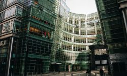 nick-night-JqpLEgs9FlI-unsplash_Bloomberfg_Tower_New_York_Entrance