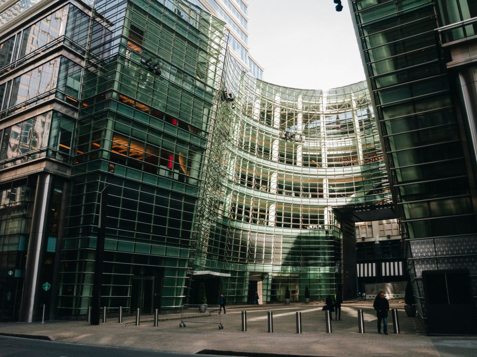 nick-night-JqpLEgs9FlI-unsplash_Bloomberfg_Tower_New_York_Entrance