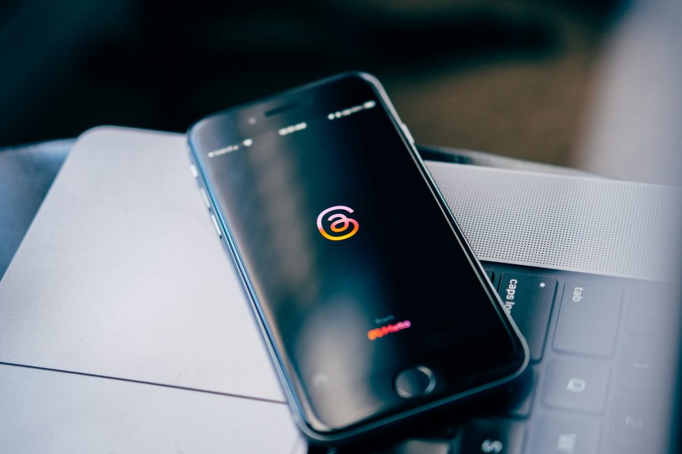 wesley-tingey-KoPf4bhkmBg-unsplash_free_Threads_social_media_app_Meta
